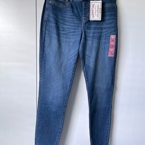 NWT‎ Signature by Levi Strauss Women's Dark Blue Skinny Jeans totally shaping.